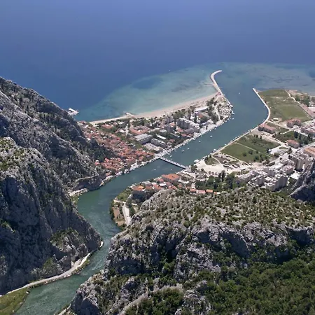 Lejlighed In With Sea View, Terrace, Wi-fi Omiš